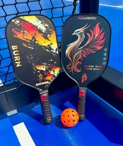 Set Pickleball para Principiantes Pikleburn Starter Pack, con 4 palas de fibra de vidrio, 4 pelotas y bolsa de transporte. El mejor kit para iniciarse.